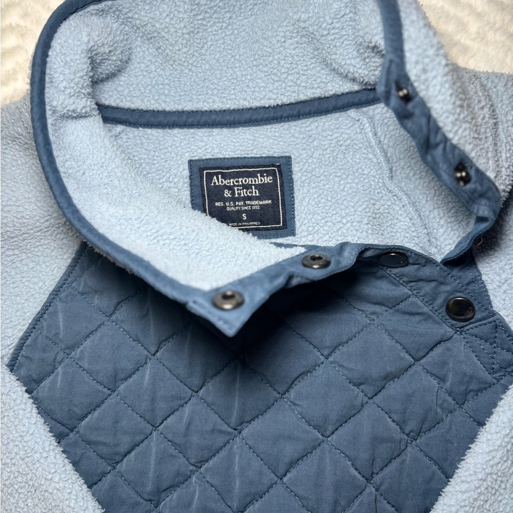 Abercrombie & Fitch Light Blue Quilted Pullover - Picture 2 of 3